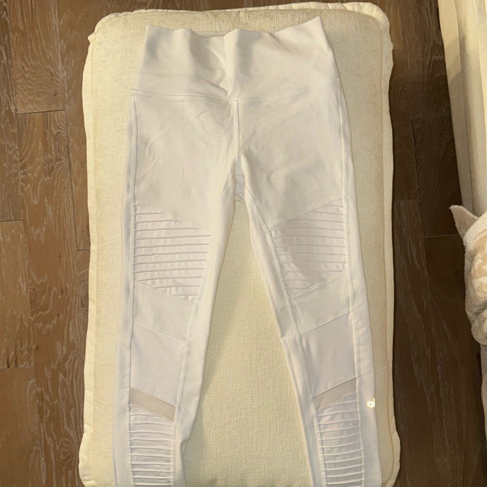 Alo yoga white leggings